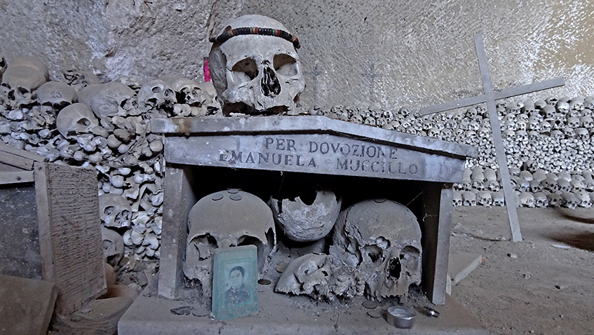 Neapel - Friedhof Fontanelle