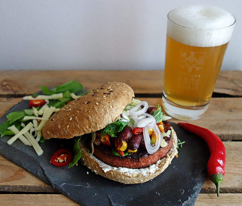 Foodpairing - fruchtiges Pale Ale und scharfer Chili-Burger