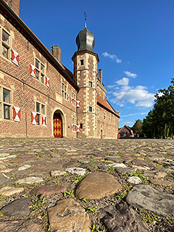 Vorburg - Turm und Haupttor