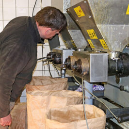 Christian Müller in der Ölmühle Godenstedt
