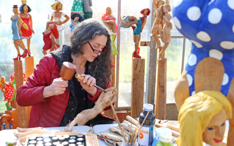 Ragna Reusch in ihrem Atelier